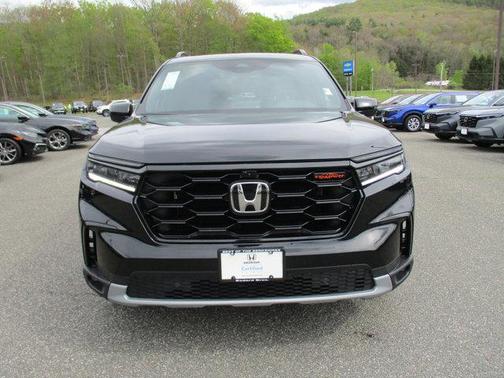 Crystal Black Pearl 2025 Honda Pilot TrailSport