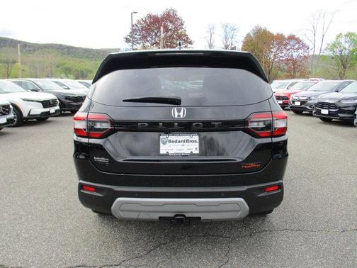 Crystal Black Pearl 2025 Honda Pilot TrailSport