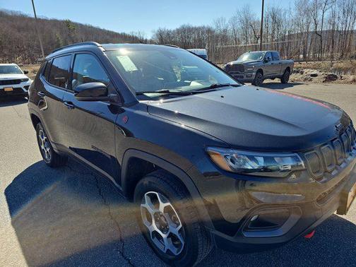 Diamond Black Crystal Pearlcoat 2022 Jeep Compass Trailhawk