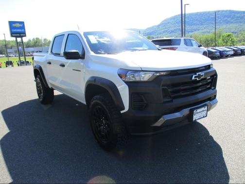 Summit White 2024 Chevrolet Colorado Trail Boss