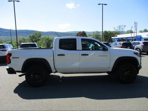 Summit White 2024 Chevrolet Colorado Trail Boss