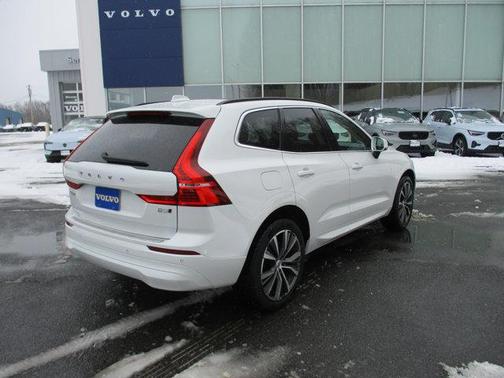 2022 Volvo XC60 B5 Momentum