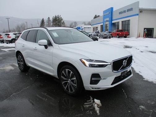 2022 Volvo XC60 B5 Momentum