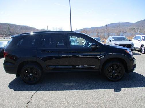 Crystal Black Pearl 2022 Honda Pilot AWD TrailSport