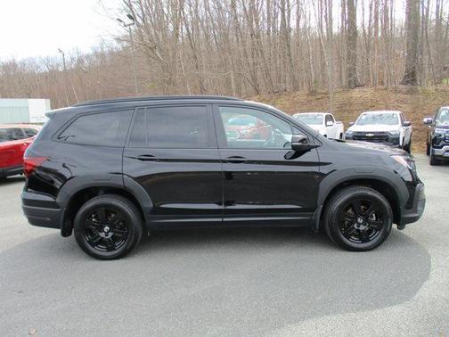 Crystal Black Pearl 2022 Honda Pilot AWD TrailSport