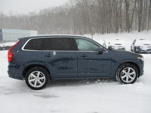 2023 Volvo XC90 B5 Core
