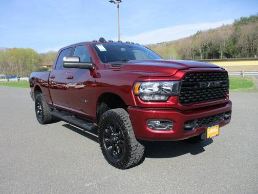 2022 RAM 3500 Big Horn Crew Cab 4x4 6'4' Box