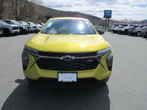 Nitro Yellow Metallic 2024 Chevrolet Trax FWD 1RS