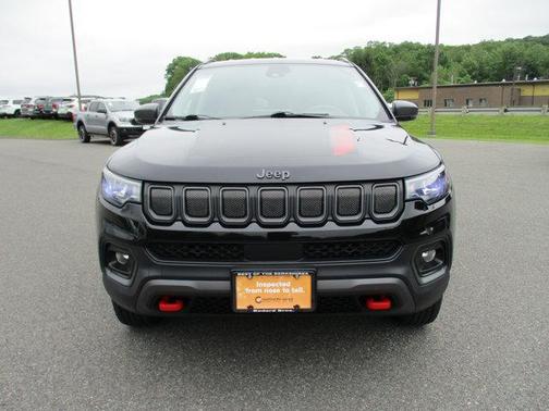 Diamond Black Crystal Pearlcoat 2022 Jeep Compass Trailhawk