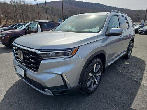 Lunar Silver Metallic 2025 Honda Pilot Touring 8-Passenger