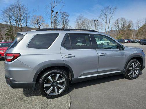 Lunar Silver Metallic 2025 Honda Pilot Touring 8-Passenger