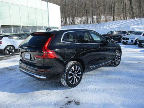 2023 Volvo XC60 B5 Plus Bright Theme