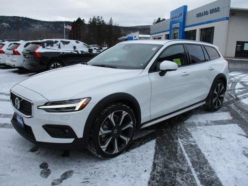 2024 Volvo V60 Cross Country B5 Ultimate
