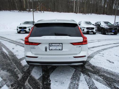 2024 Volvo V60 Cross Country B5 Ultimate