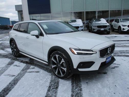 2024 Volvo V60 Cross Country B5 Ultimate