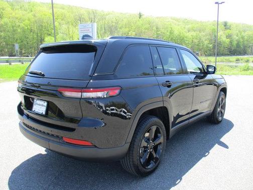 2022 Jeep Grand Cherokee Altitude
