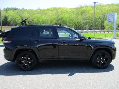 2022 Jeep Grand Cherokee Altitude