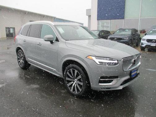 2025 Volvo XC90 B5 Core
