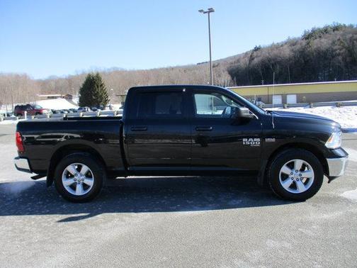 2019 RAM 1500 SLT