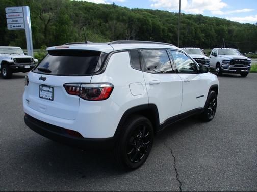 Bright White Clearcoat 2026 Jeep Compass Latitude