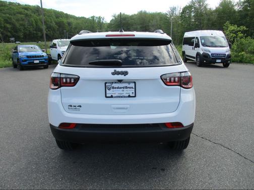 Bright White Clearcoat 2026 Jeep Compass Latitude