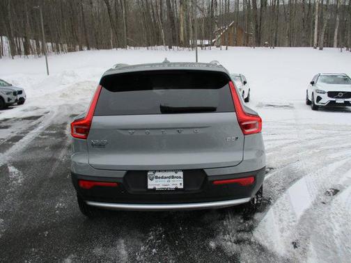 2025 Volvo XC40 B5 Plus Bright Theme