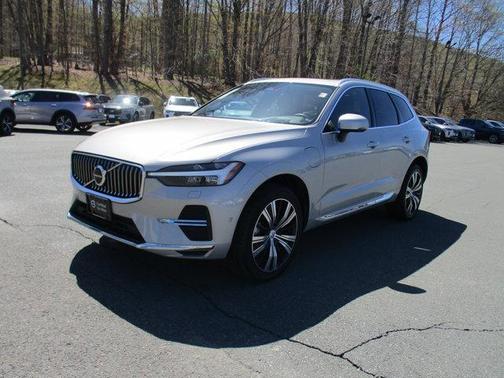 Silver Dawn Metallic 2022 Volvo XC60 Recharge Plug-In Hybrid T8 Inscription