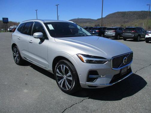 Silver Dawn Metallic 2022 Volvo XC60 Recharge Plug-In Hybrid T8 Inscription