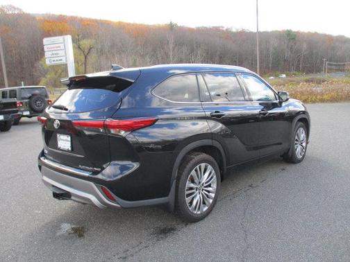 2022 Toyota Highlander Platinum