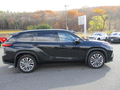 2022 Toyota Highlander Platinum