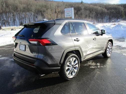 2022 Toyota RAV4 XLE Premium