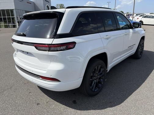 Bright White Clearcoat 2026 Jeep Grand Cherokee Limited