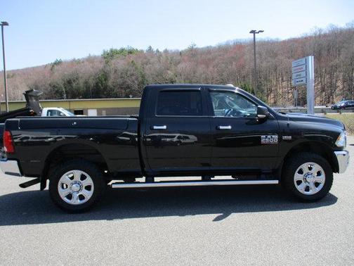 2017 RAM 2500 Big Horn Crew Cab 4x4 6'4' Box
