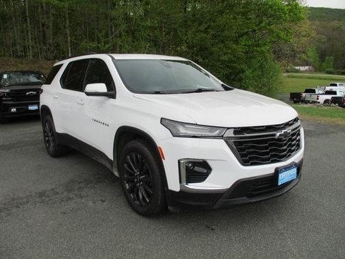 Summit White 2023 Chevrolet Traverse RS