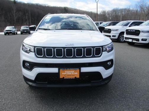 Bright White Clearcoat 2024 Jeep Compass Latitude