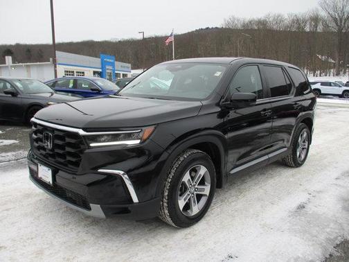 2023 Honda Pilot AWD EX-L 8 Passenger