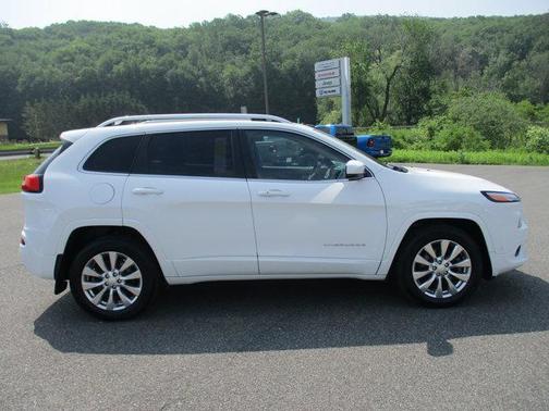 2017 Jeep Cherokee Overland
