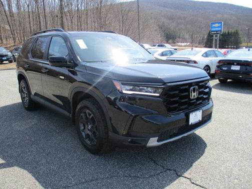 Crystal Black Pearl 2025 Honda Pilot TrailSport