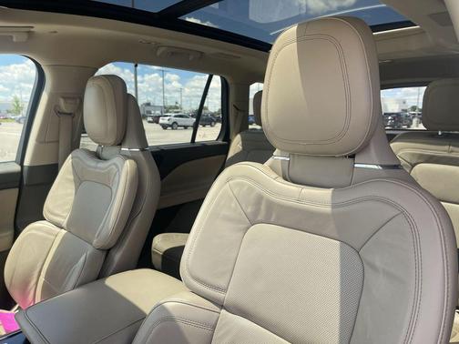 White 2022 Lincoln Aviator Reserve AWD