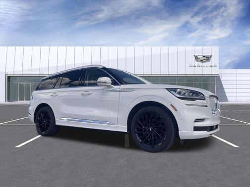 White 2022 Lincoln Aviator Reserve AWD