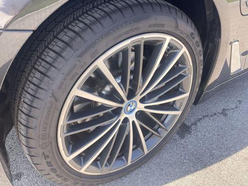 Dark Graphite Metallic 2023 BMW 530e Base