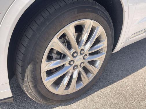 Crystal White Tricoat 2023 Cadillac XT6 Premium Luxury AWD