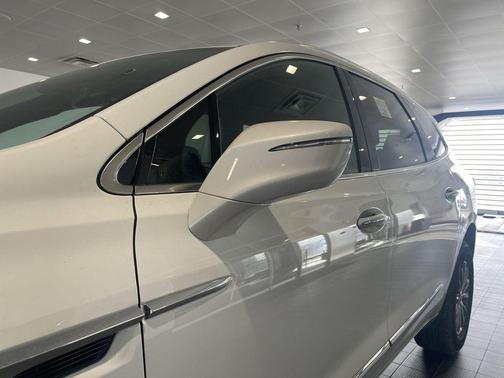 2023 Buick Enclave Essence AWD