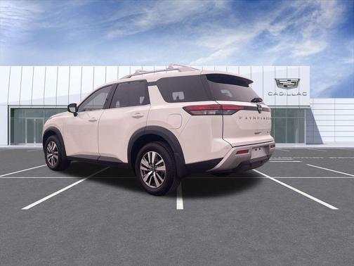 2023 Nissan Pathfinder SL 4WD