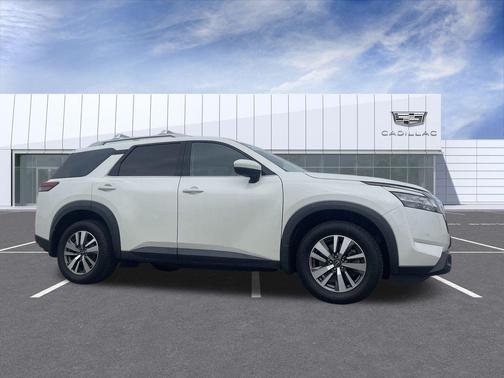 2023 Nissan Pathfinder SL 4WD