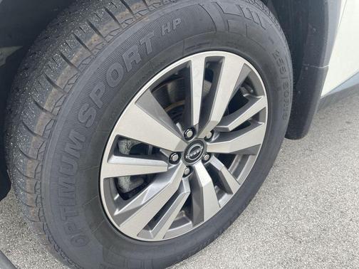 2023 Nissan Pathfinder SL 4WD