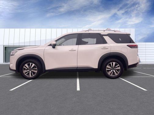 2023 Nissan Pathfinder SL 4WD