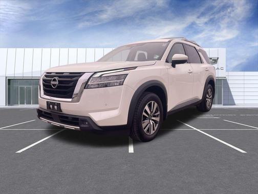 2023 Nissan Pathfinder SL 4WD