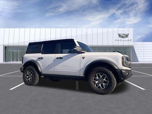OXFORD WHITE 2023 Ford Bronco Badlands