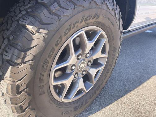 OXFORD WHITE 2023 Ford Bronco Badlands